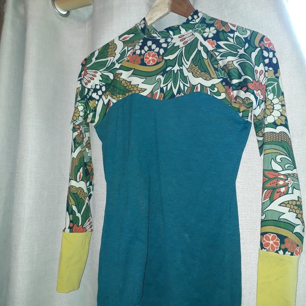 Seea Swim rashguard medium